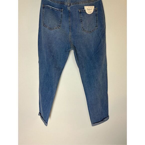 Distressed Ripped Knee boyfriend Jeans - Picture 11 of 11